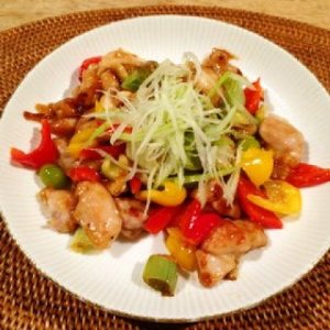 カシューナッツと鶏肉の炒め物の完成画像”></div>
<div class=