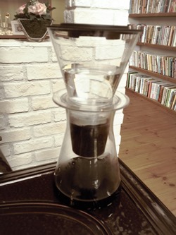 画像: <a href="http://www.coffee-ohisamadou.com/diary-detail/5"> 焙煎士のつぶやきアップしました「紅葉の季節にウォータードリップ珈琲を」です</a>